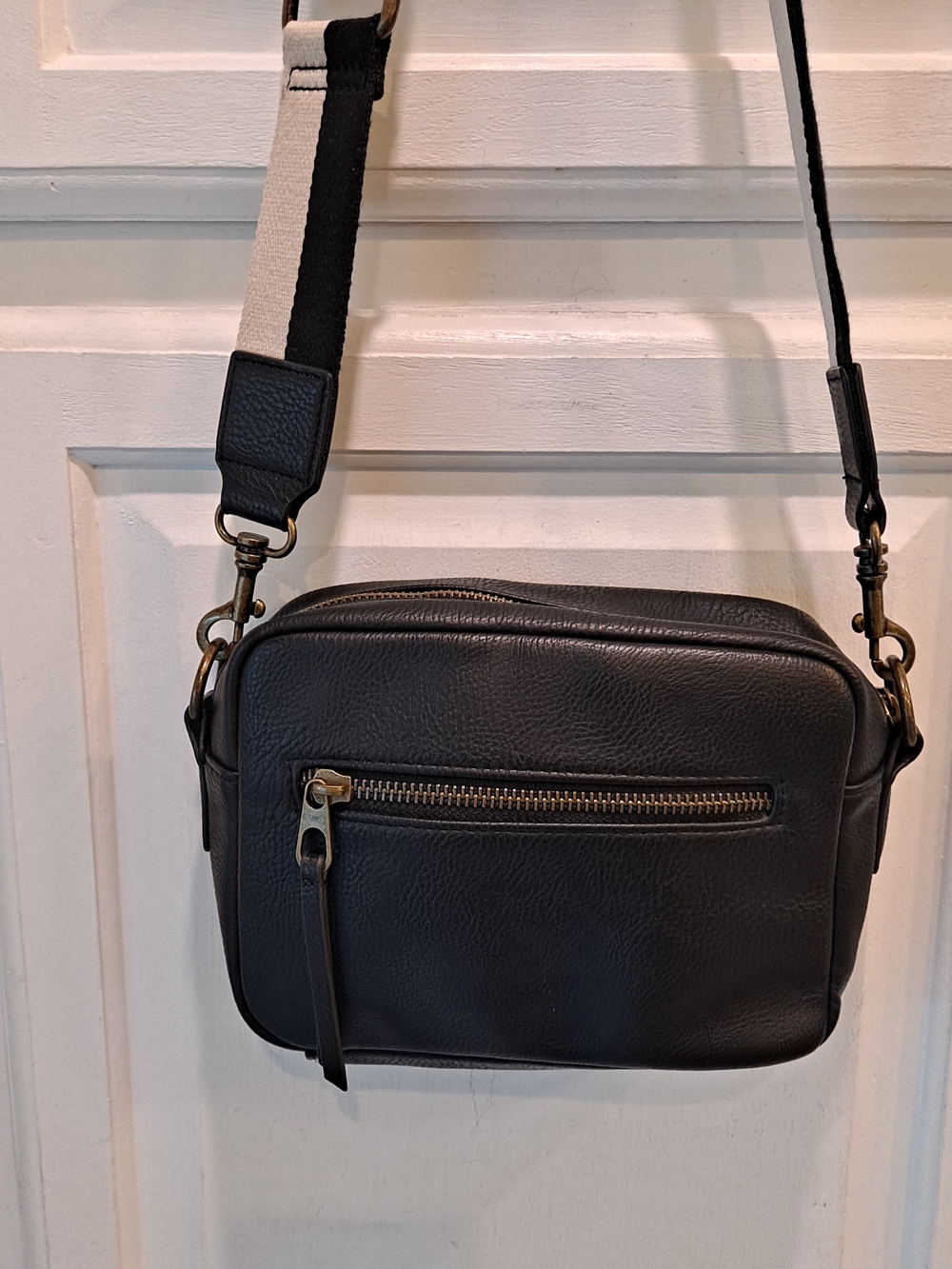 Universal Thread Black Faux Leather Crossbody Camera-styled Bag w/ Guitar Strap